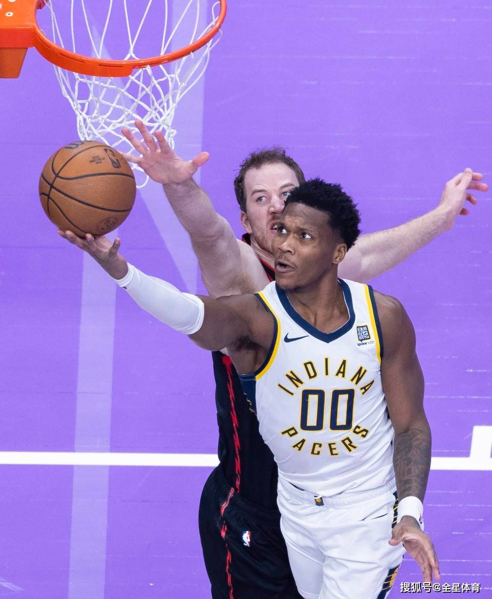 太阳城集团-包含奇才惊险胜步行者，比尔追平球队纪录的词条